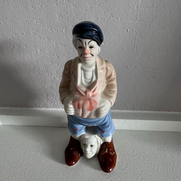 Vintage Porcelain Clown Figurine – 7” Ceramic Masked Face Circus Collectible - Picture 7 of 14